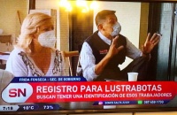 ‘Niños indígenas que abrillantan los zapatos de señores blancos’