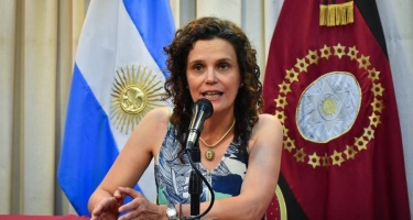 Cristina Fiore abdica de sus deberes y contrata a un 'think tank' para que haga el trabajo que tienen que hacer los maestros