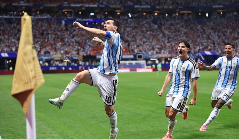 La Selección Argentina vence por 3 a 2 a Egipto en dramático partido de octavos