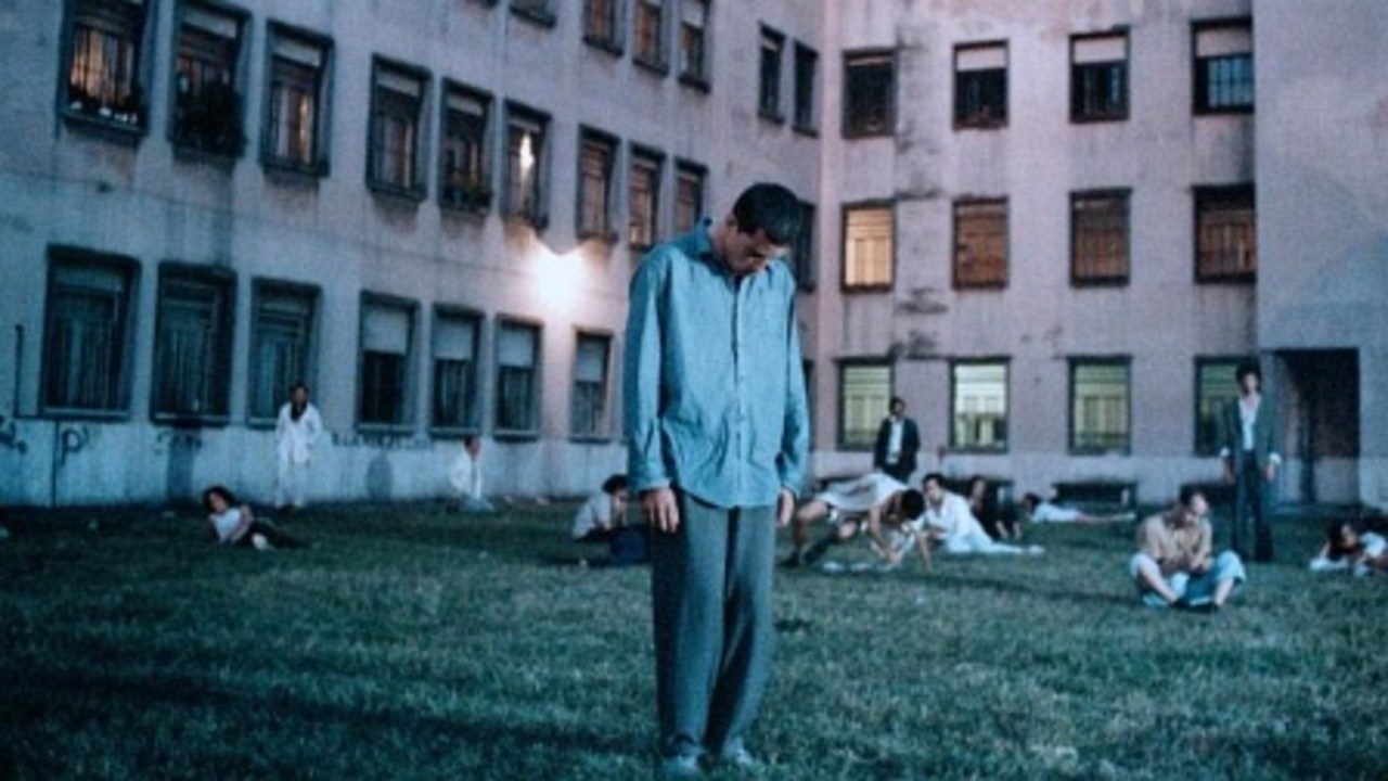 Cine con 'Hombre mirando al sudeste', hoy en la Usina Cultural