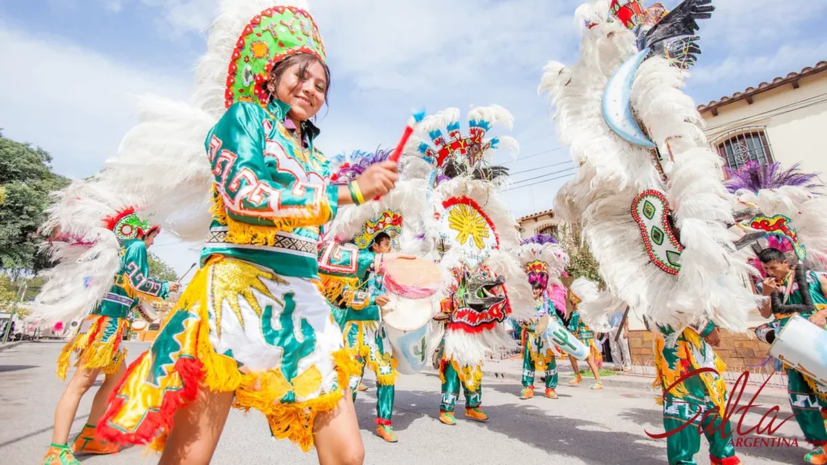 La absurda competencia carnavalera entre Salta y Jujuy