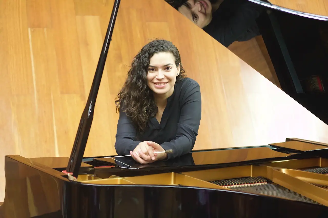 Elizabeth Vergara dirige esta noche a la Orquesta Sinfónica de Salta