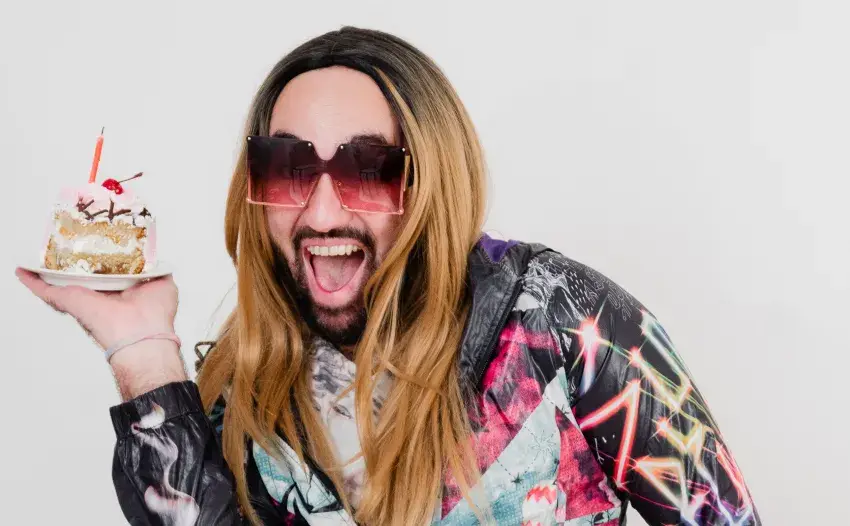 Noche de risas con 'Mina bien en un cumple'