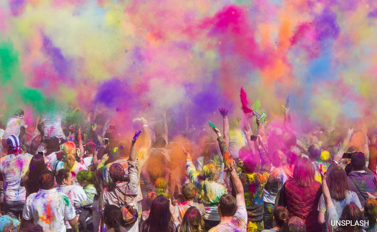 Festival de colores 'Raga Holi' en el cerro San Bernardo