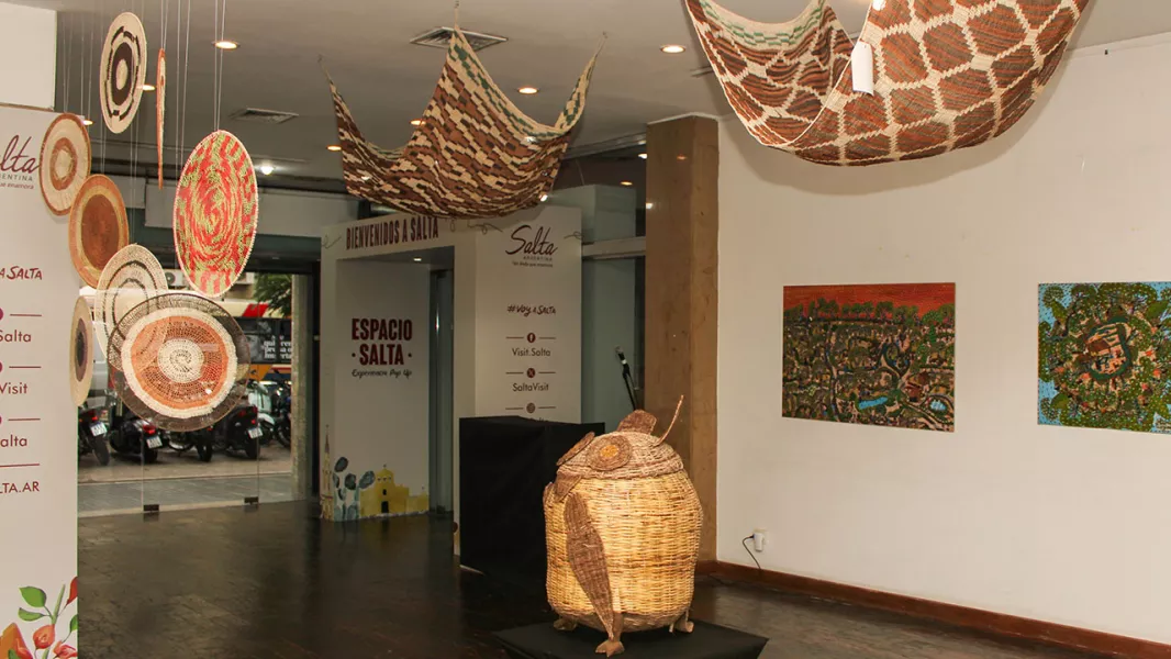 Muestra de arte 'Raíces: memoria y presente' en la Casa de Salta