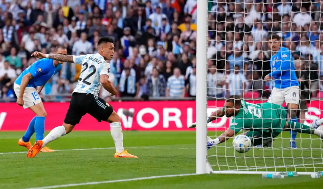 Lautaro Martínez marca el primer gol de la Selección Argentina