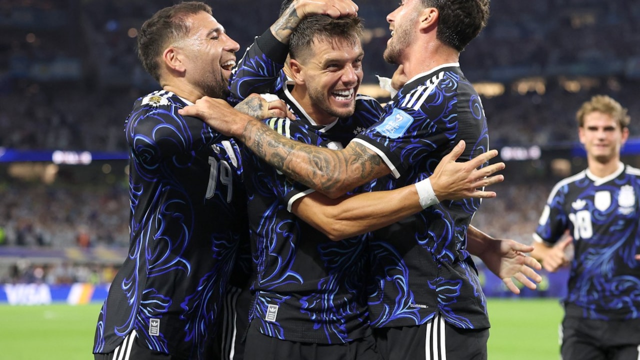 Lo Celso celebra el primer gol argentino