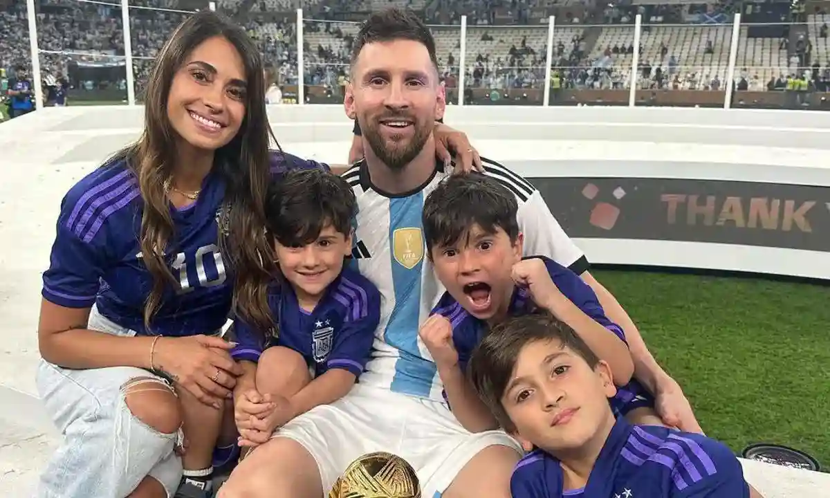 Lionel Messi celebra la conquista de la Copa del Mundo con su familia