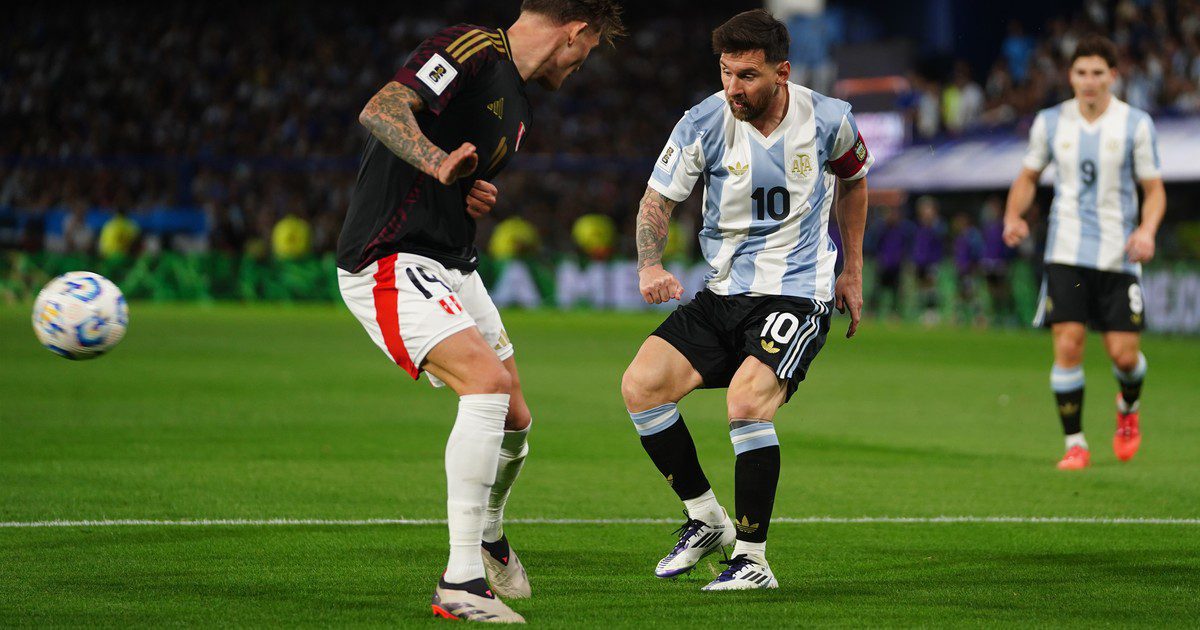 Messi saca el centro para el gol de Lautaro Martínez