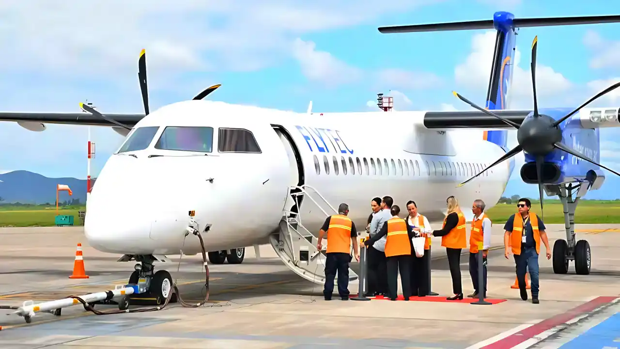 Sáenz asiste en Salta a la presentación de un avión privado para el transporte minero