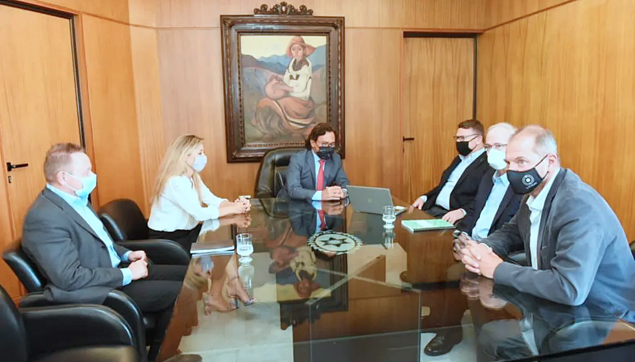 Sáenz recibe en Salta a directivos de una multinacional minera que extraerá litio en la puna