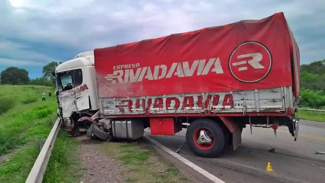 Camión siniestrado en Lumbreras
