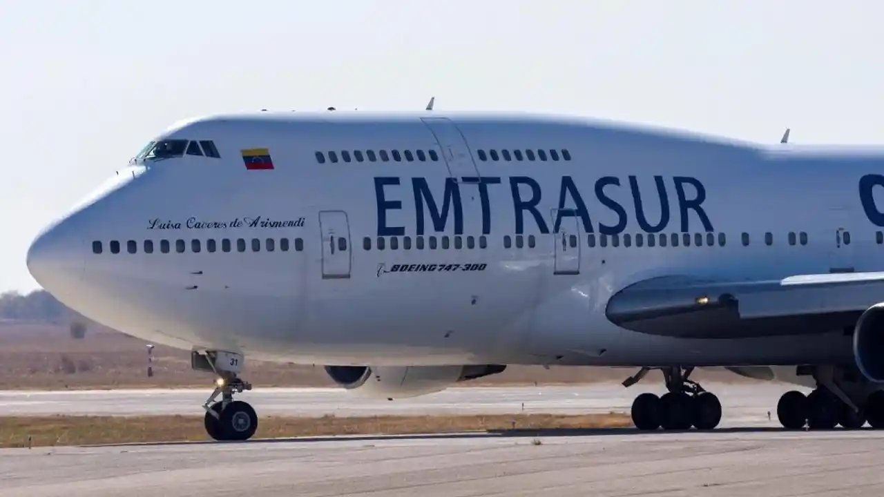 Avión retenido en Ezeiza
