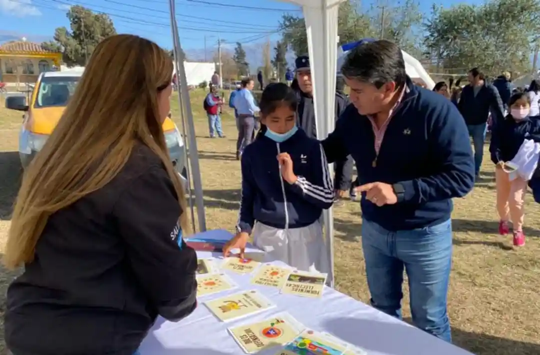 Benjamín Cruz da consejos de salud en Rosario de Lerma