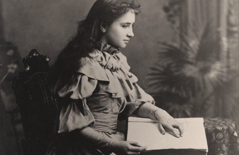 Helen Keller, primera mujer sordociega graduada universitaria