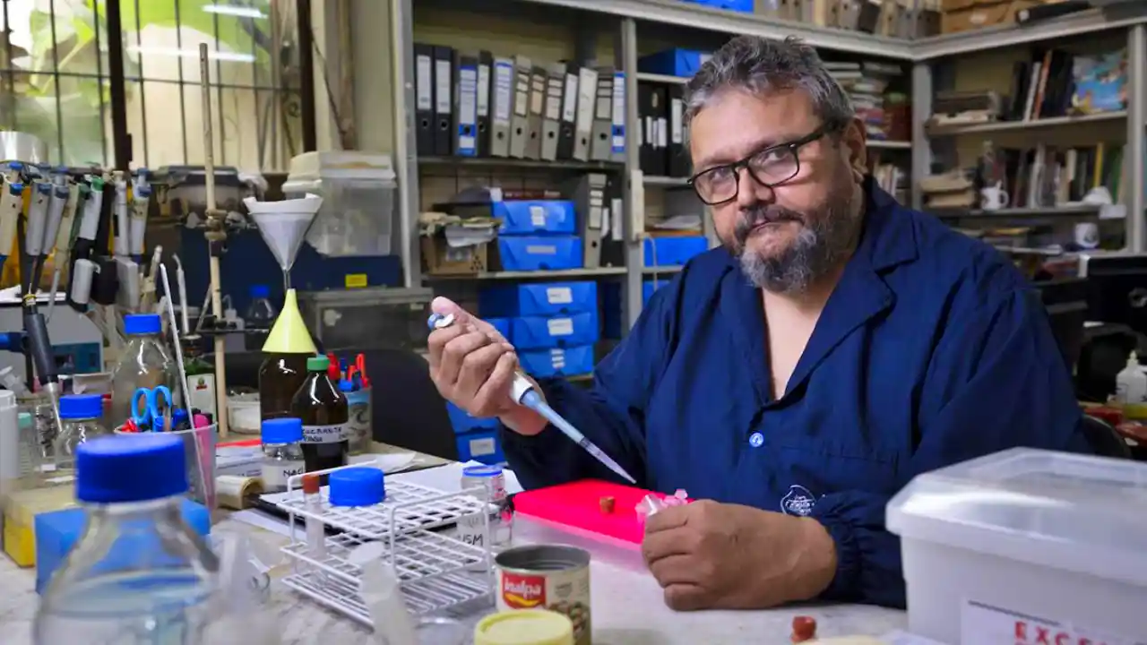 Adolfo Rafael de Roodt, veterinario del Malbrán
