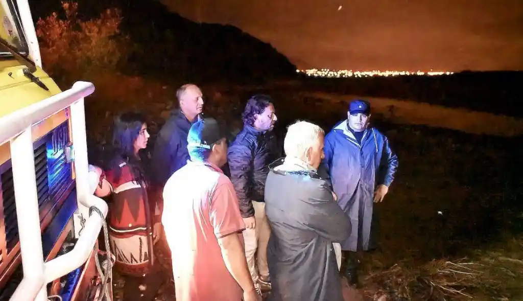 Sáenz y el ministro Domínguez en el rescate del río Wierna