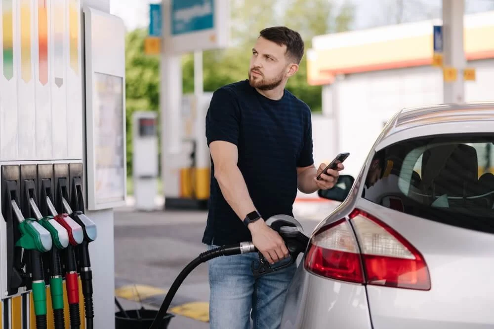 El gobierno nacional autoriza el autoservicio de combustible