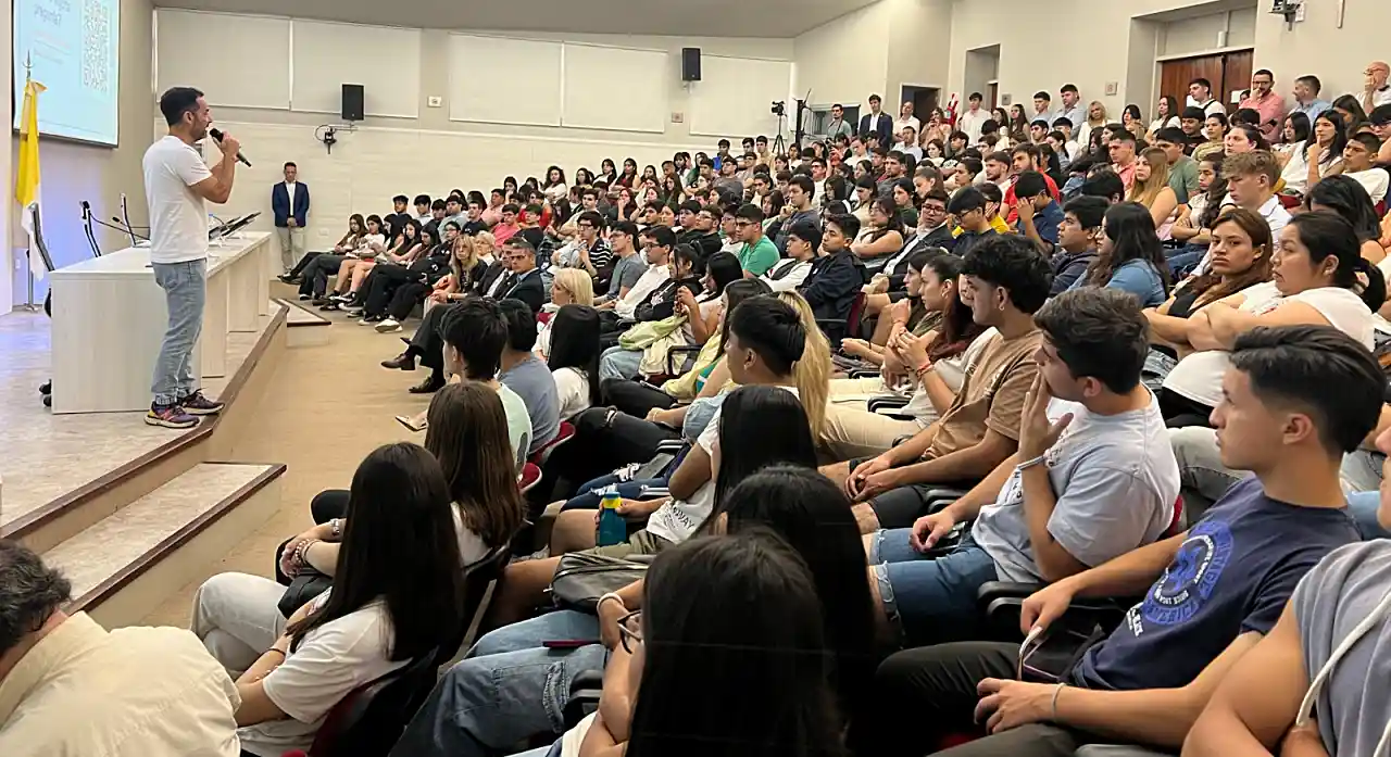 El intendente Durand habla en la Universidad Católica de Salta
