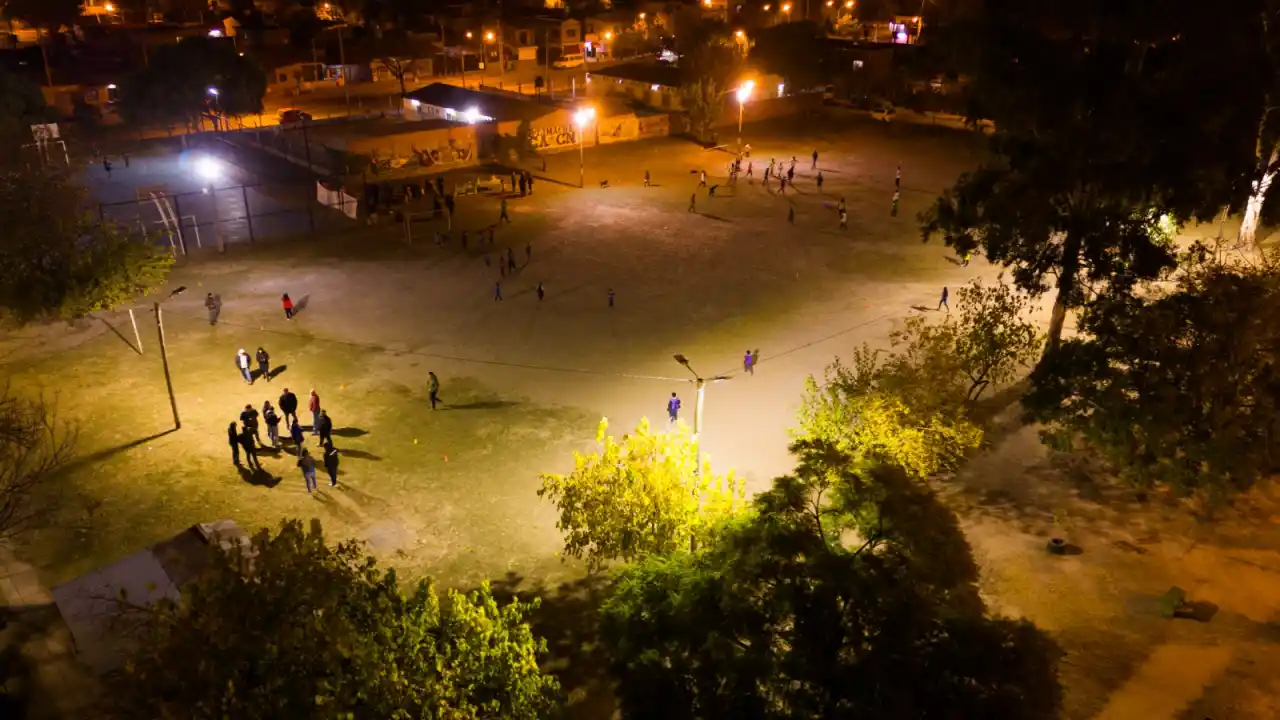 Nueva iluminación en el barrio Limache
