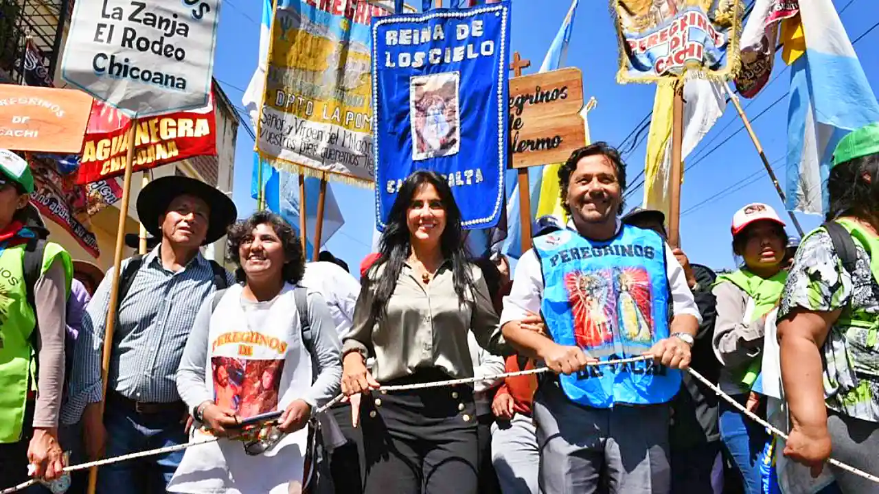 Sáenz y su esposa lideran a los peregrinos calchaquíes