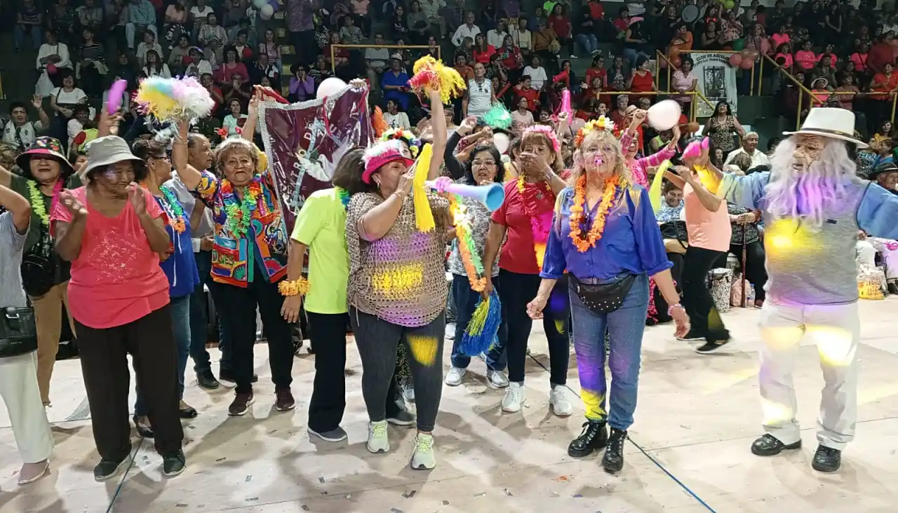 Adultos mayores, de fiesta en el Delmi