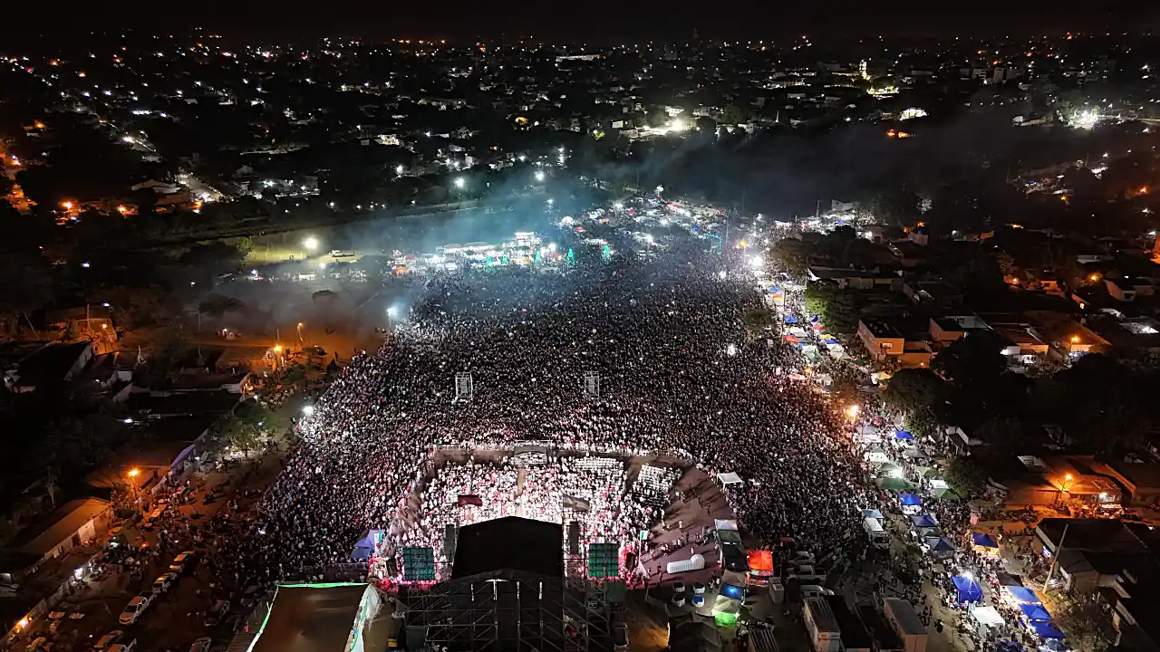 Masiva asistencia de público a la Serenata del Centenario