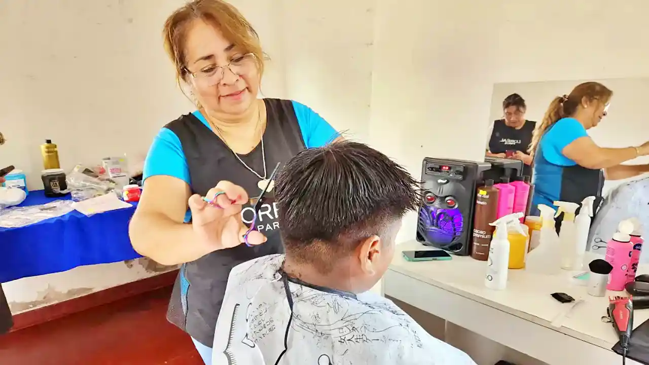 Cortes de pelo en la Casona de la Paz