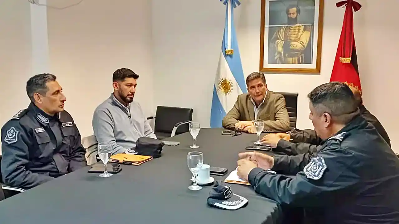 El ministro Avellaneda celebra su primera reunión con la nueva cúpula de la Policía de Salta