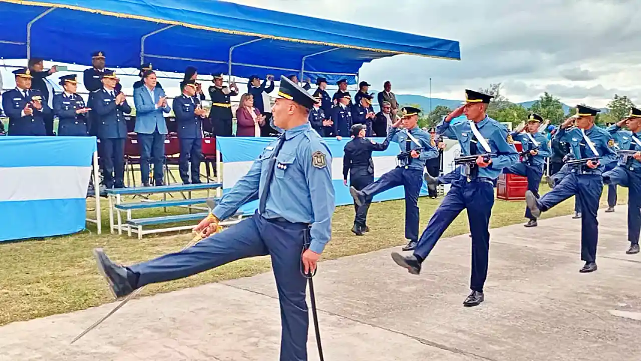 Acto y desfile por el 68.º aniversario de la Escuela de Cadetes de la Policía de Salta