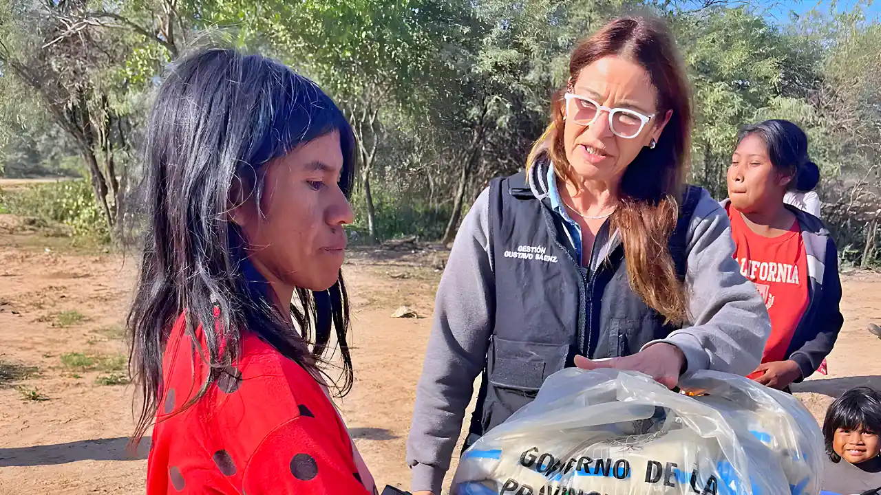 A estos comprovincianos (además de alimentos) les hace falta dignidad