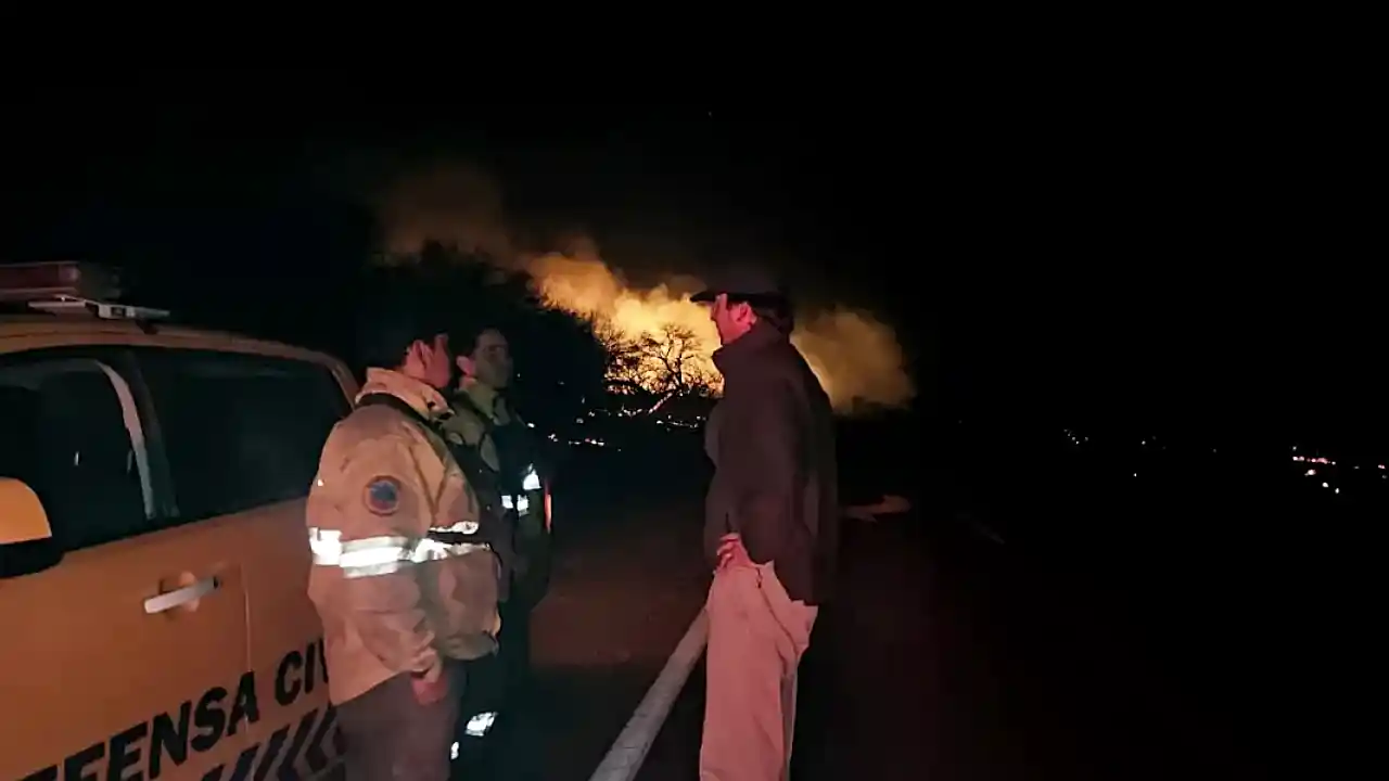 Después de que Defensa Civil declarara el incendio 'contenido', las llamas han vuelto a Cafayate