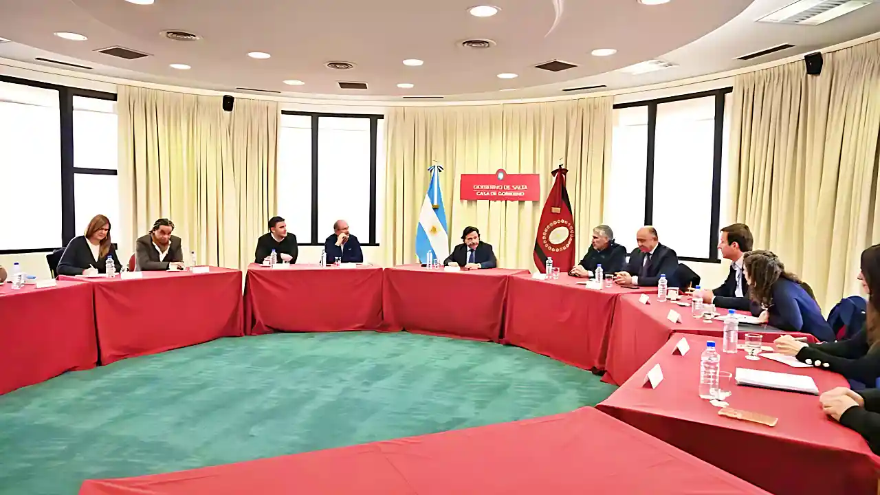 Sáenz formaliza en reunión de gabinete el nombramiento de Avellaneda y Vílchez en Seguridad