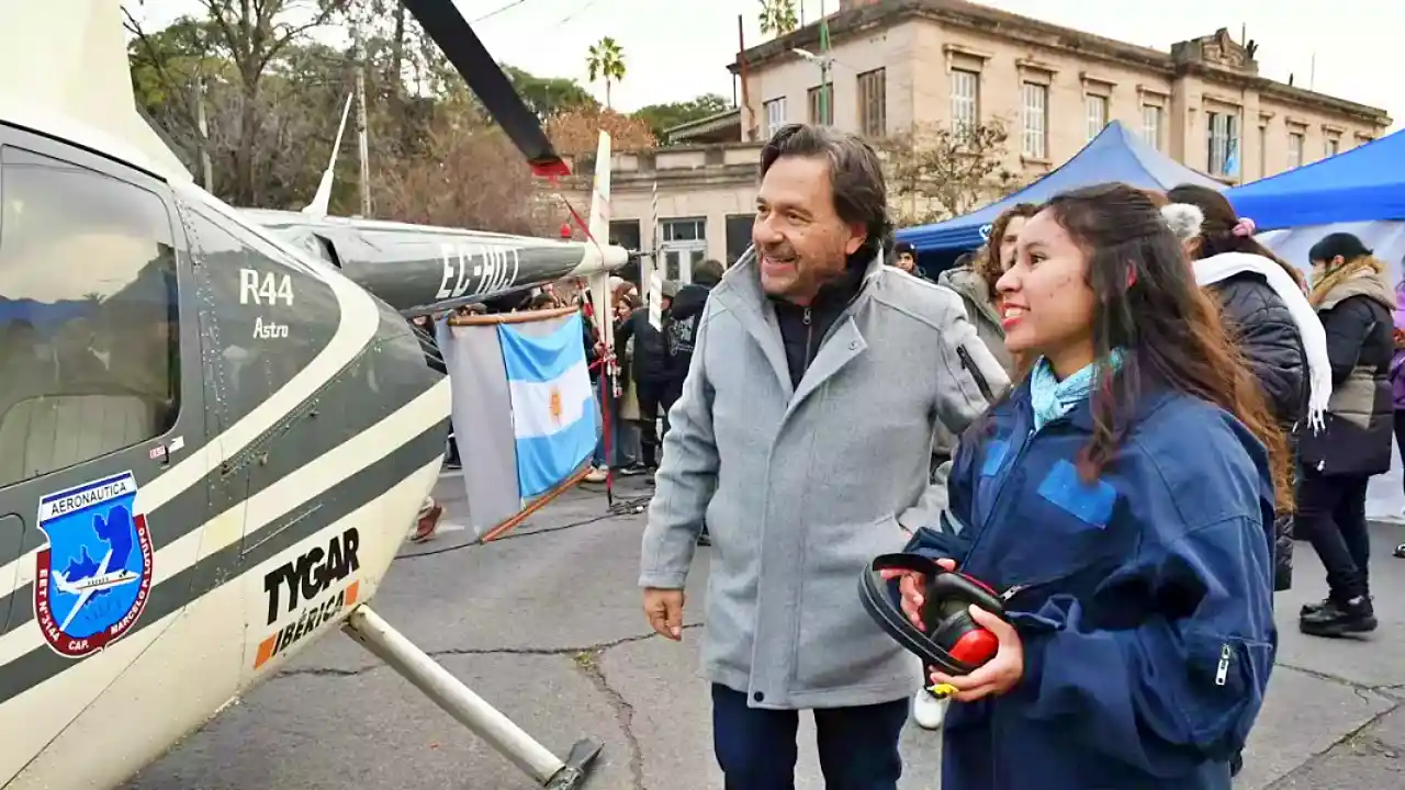 Sáenz visita la feria 'Estudiá Salta' en la Palúdica