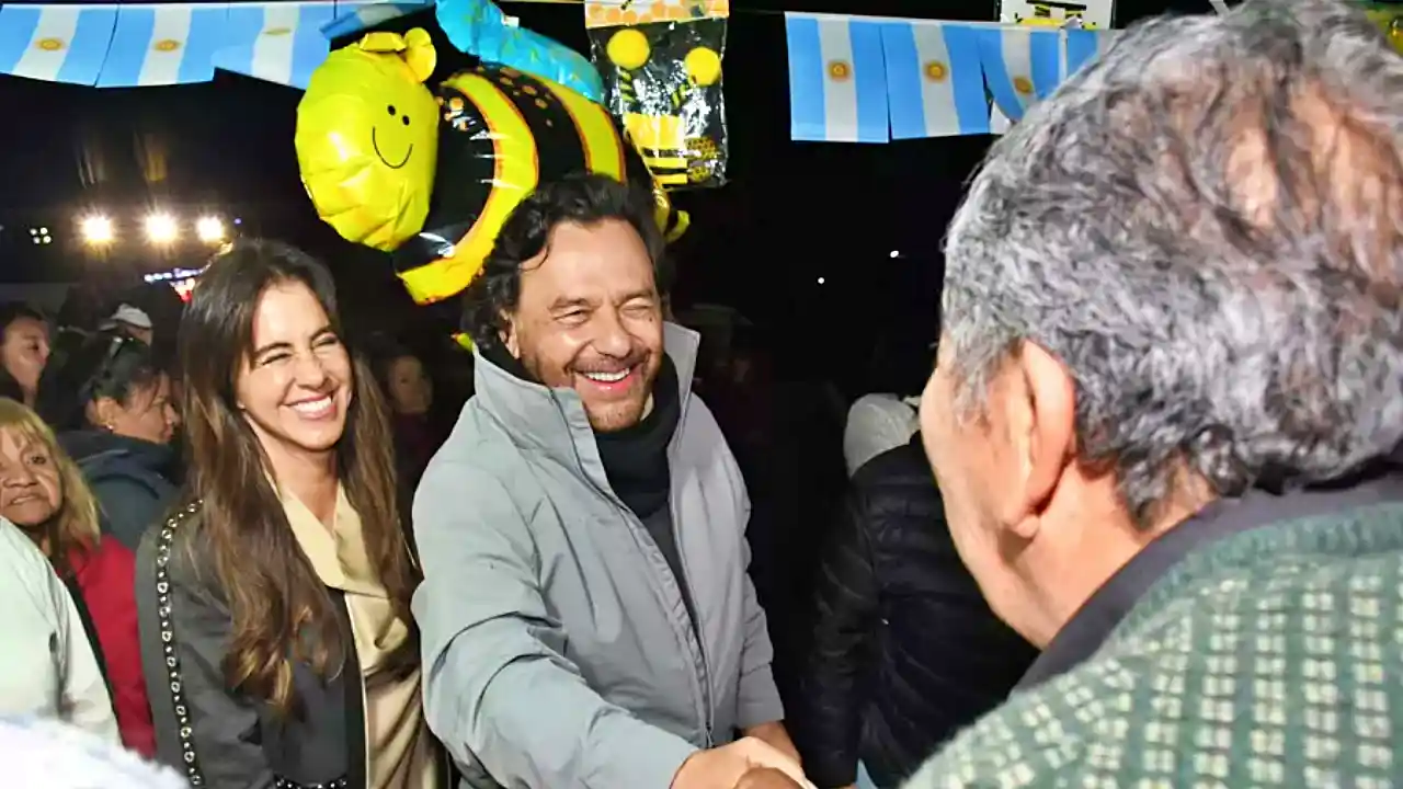 Sáenz visita la primera expoferia en Rosario de Lerma