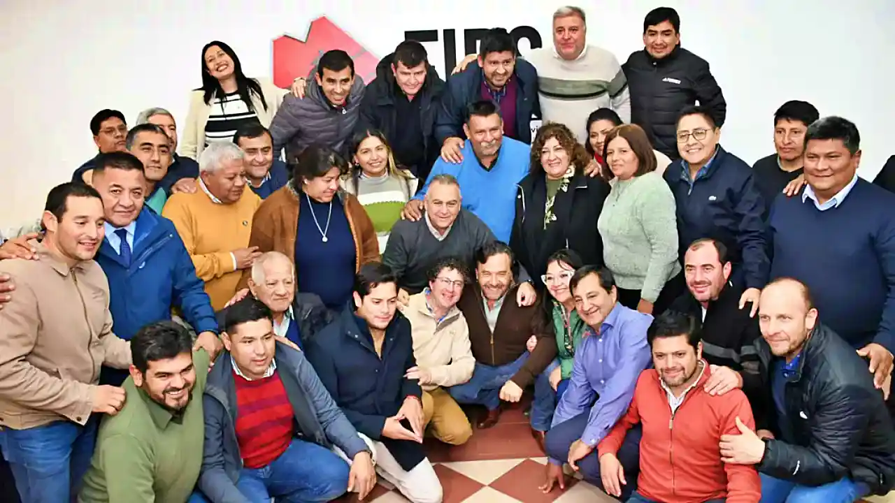 Gustavo Sáenz asiste a la asamblea del Foro de Intendentes de Salta