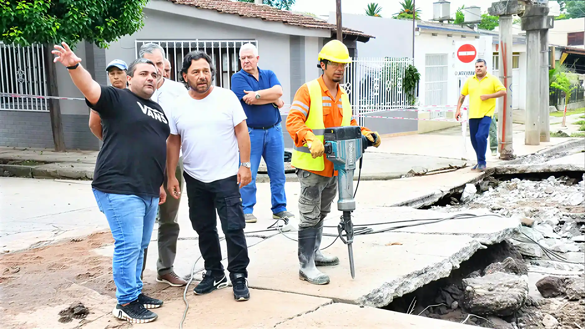 El intendente Issa y el gobernador Sáenz en las calles de Metán