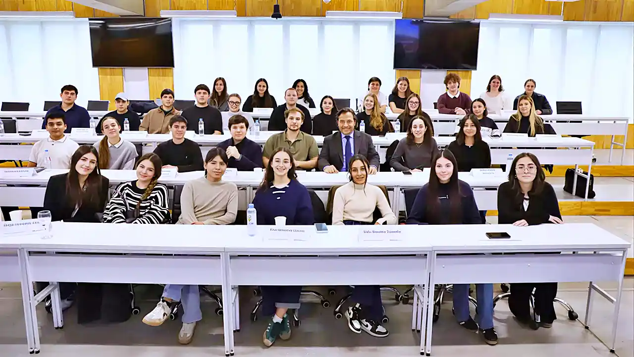 El gobierno de Salta dará 'becas de residencia' a estudiantes salteños de una universidad privada de Buenos Aires