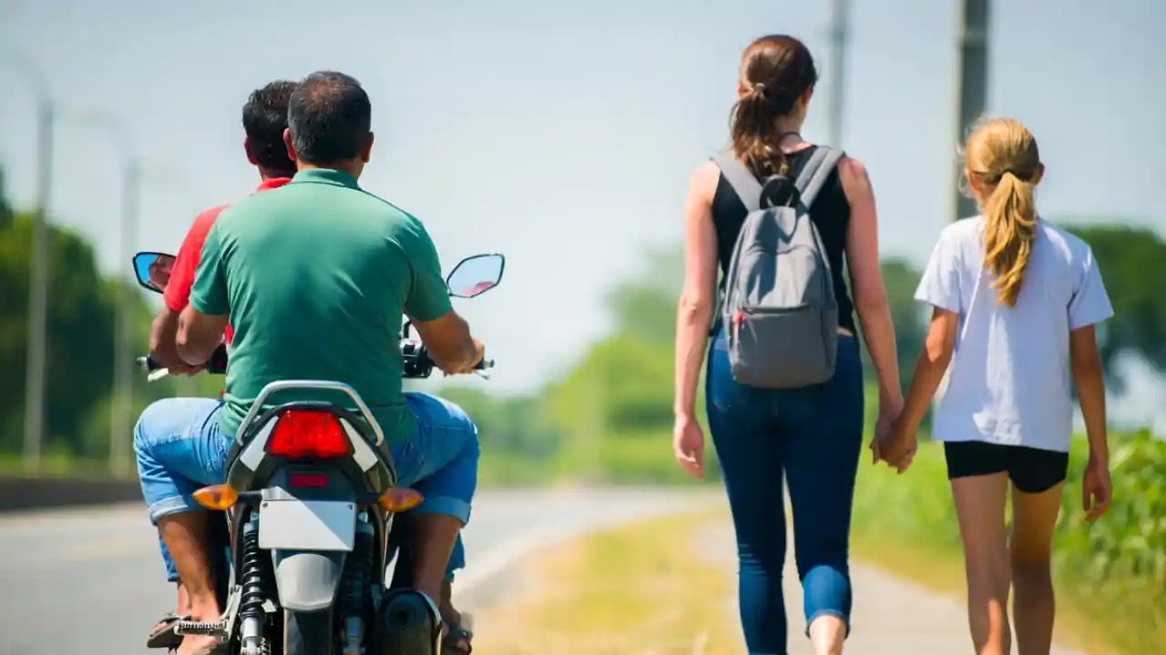 Tres motochorros roban a una mujer y a su sobrina en Orán