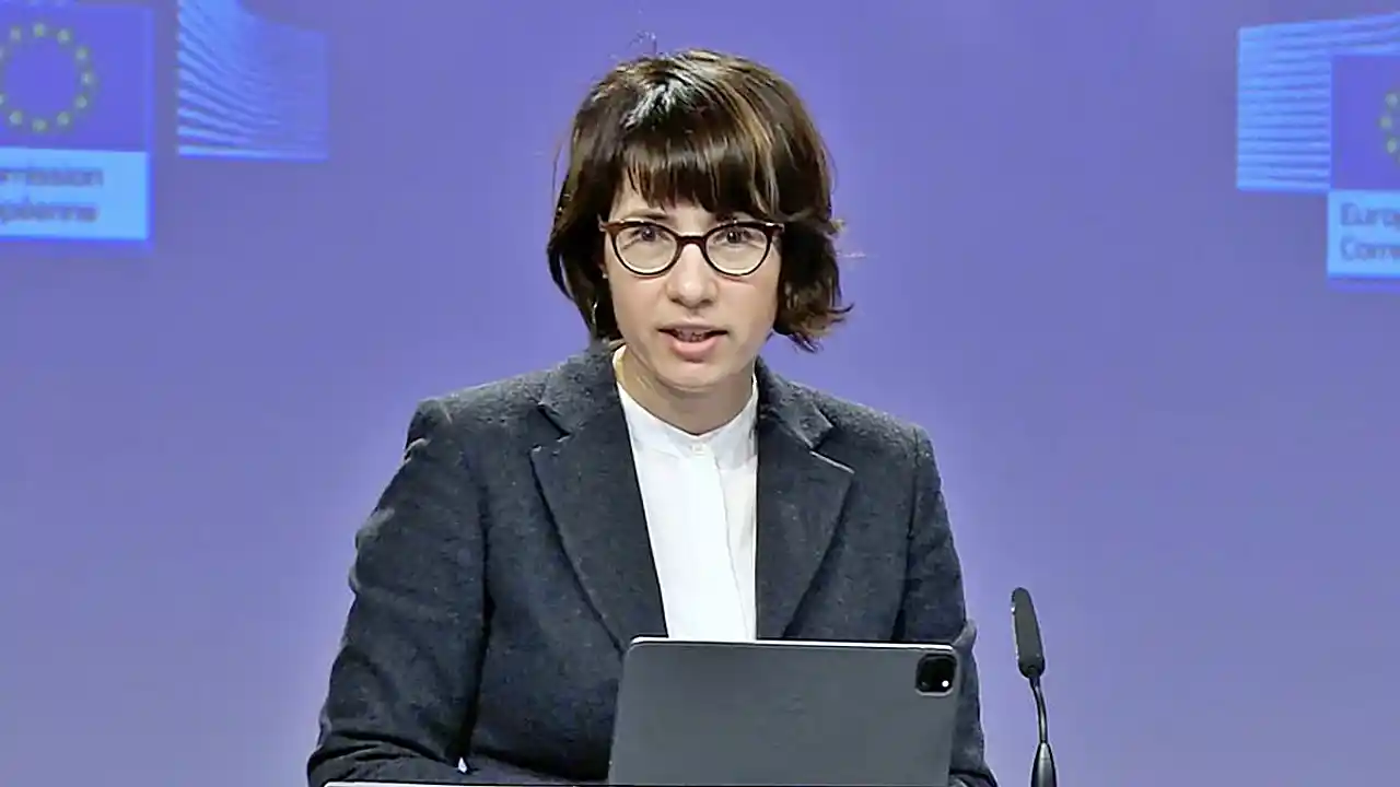 Anitta Hipper, portavoz de la Comisión Europea