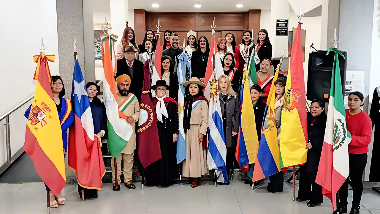 Banderas de países extranjeros en el homenaje a la diversidad cultural en Salta