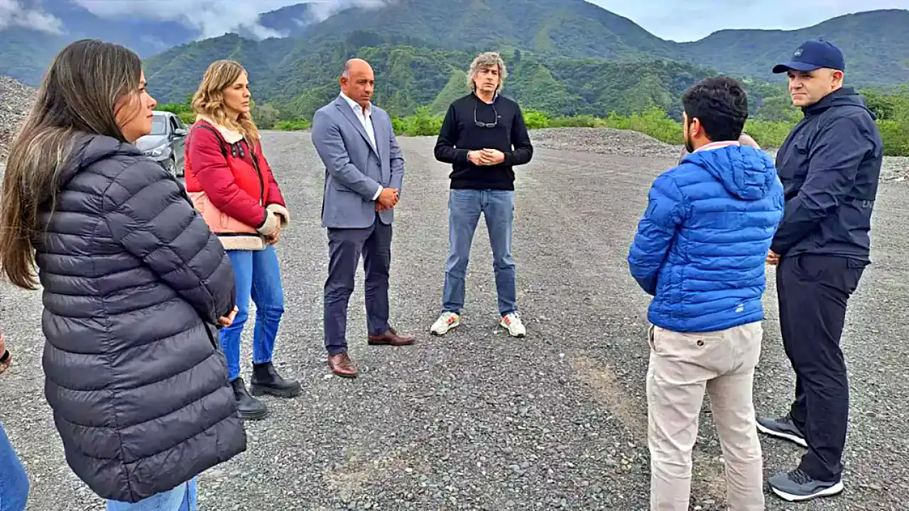 Visita de funcionarios a la obra