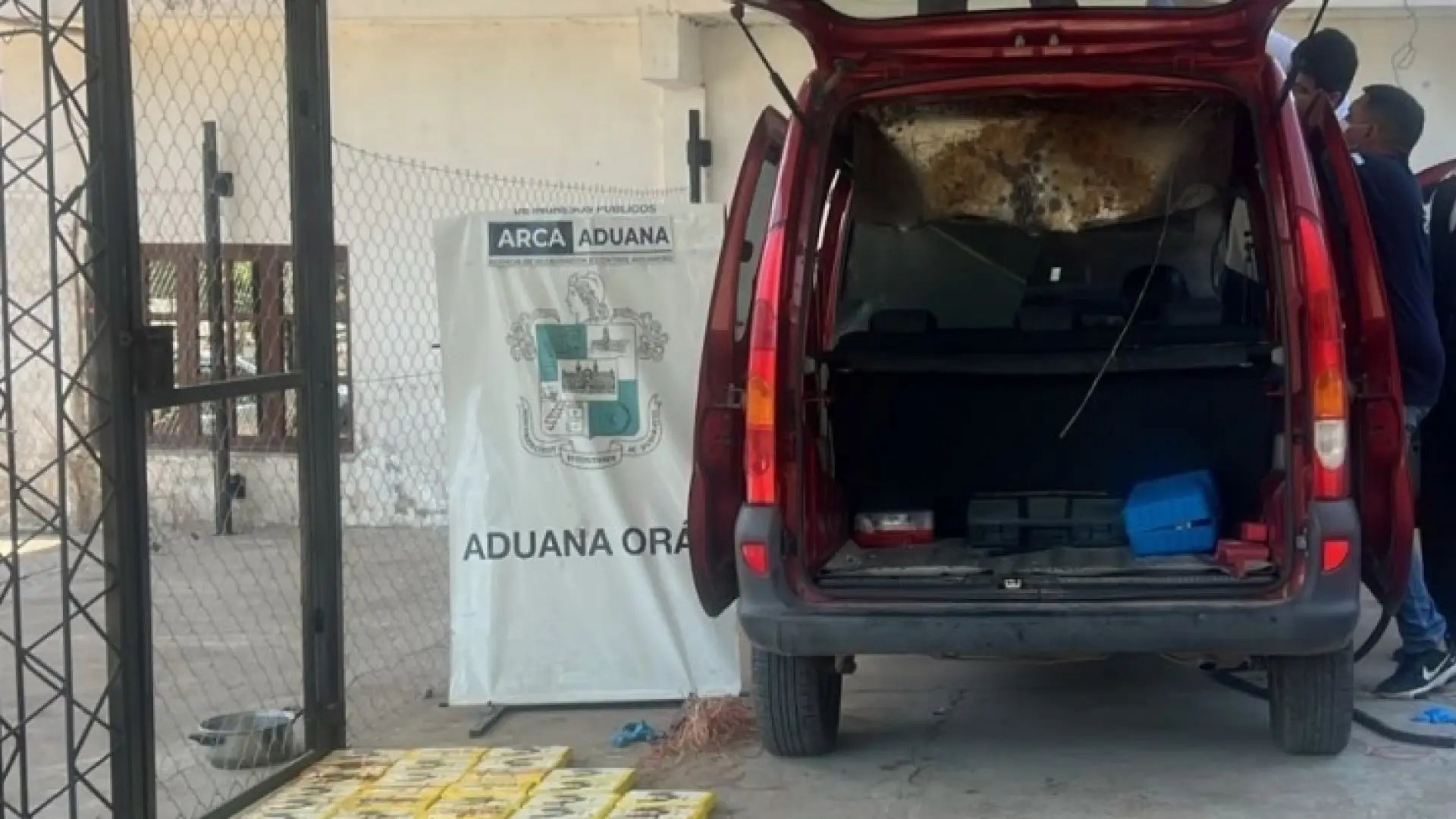 La aduana requisa 56 kilos de cocaína en Aguas Blancas durante un control fronterizo