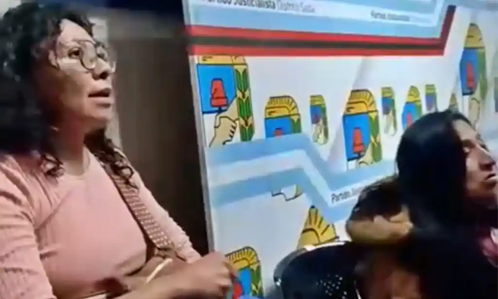 Mónica Sánchez increpa a Urtubey en la sede del Partido Justicialista de Salta