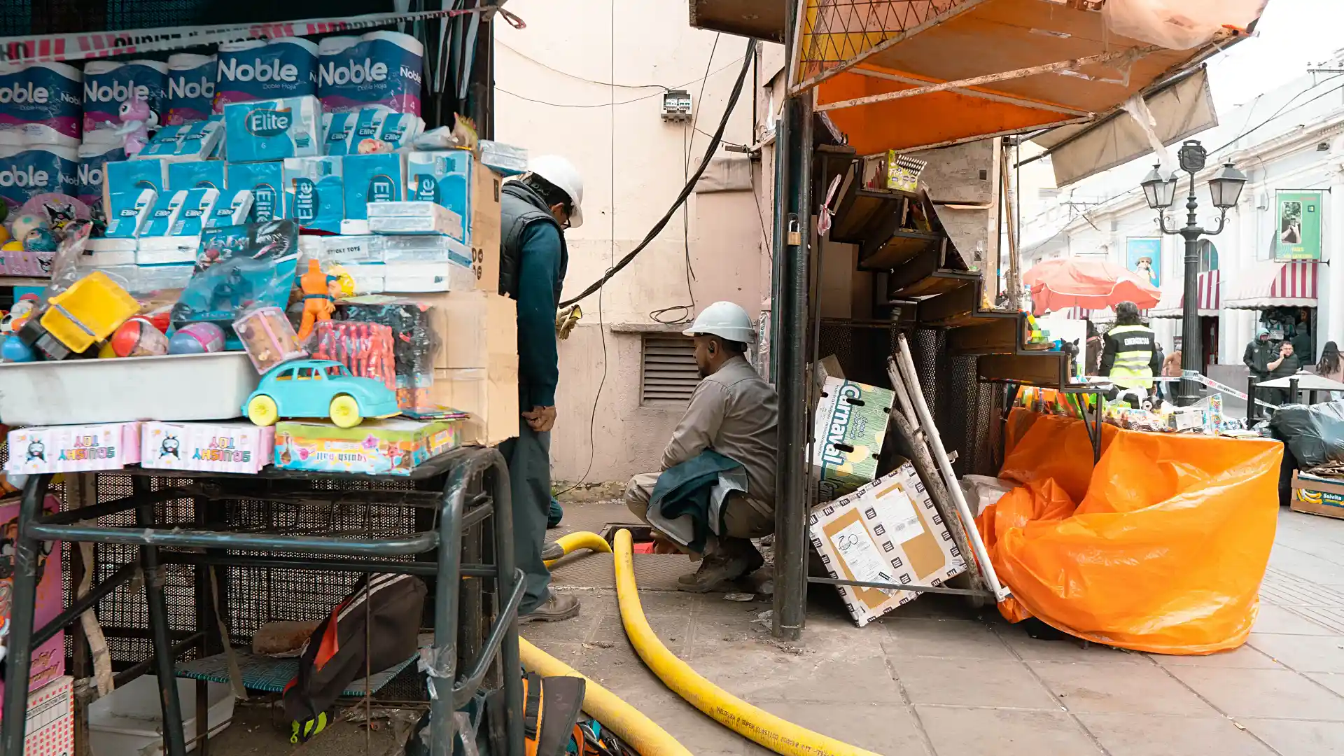 Obreros de Edesa trabajando en la Urquiza e Ituzaingó