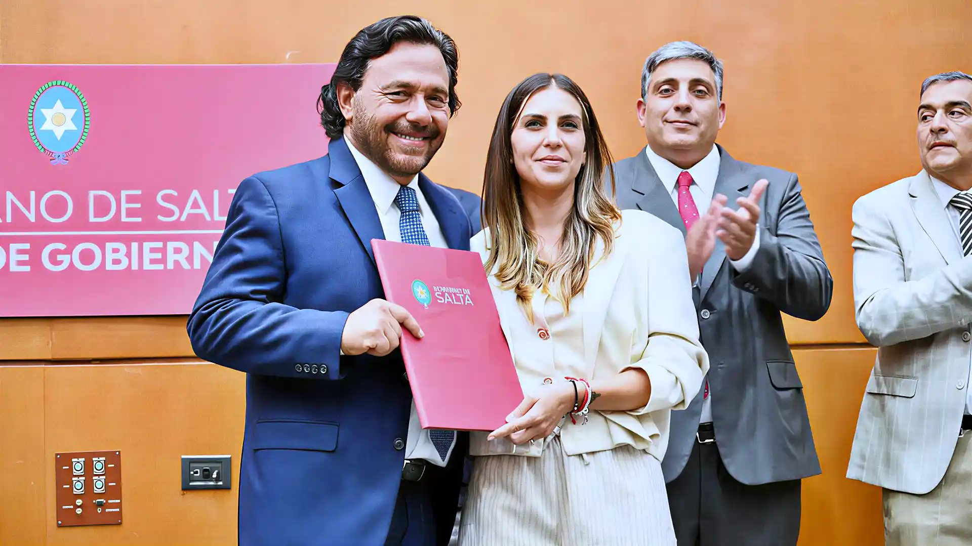 Gustavo Sáenz y la nueva portavoz del gobierno, Paula Benavides