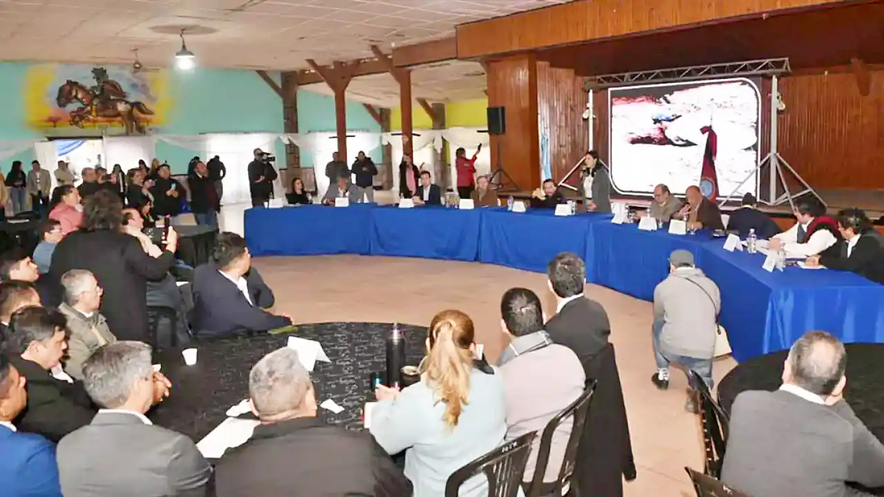 Reunión de gabinete en Campamento Vespucio