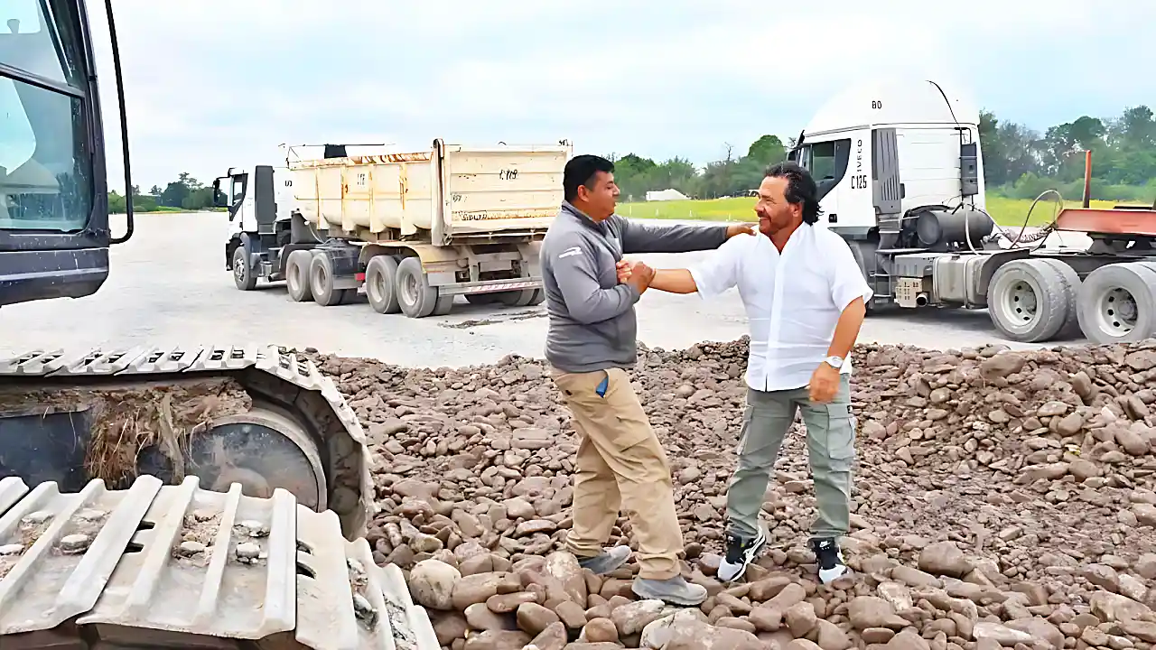Sáenz supervisa las obras de la autopista del Valle de Lerma y el canal colector pluvial