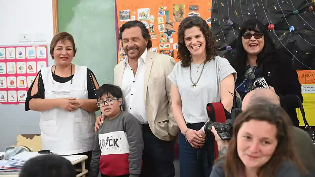 Sáenz y Fiore en la escuela Joaquín Castellanos de Tres Cerritos