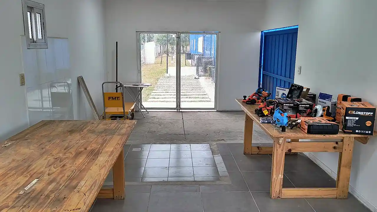 Taller de carpintería en la fábrica municipal